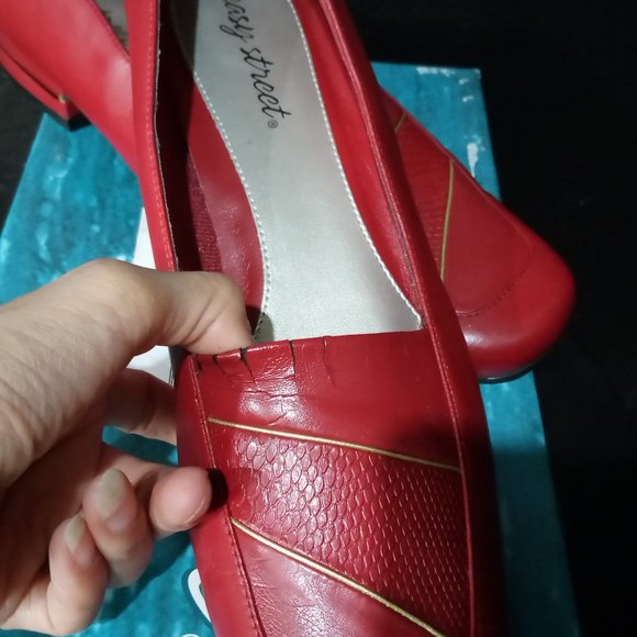 Beautiful Red Patent Leather shoes by Easy Street size 9.5 in original box - Picture 2 of 4